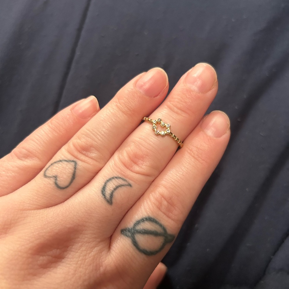 Elegant Gold Ring with Heart Design